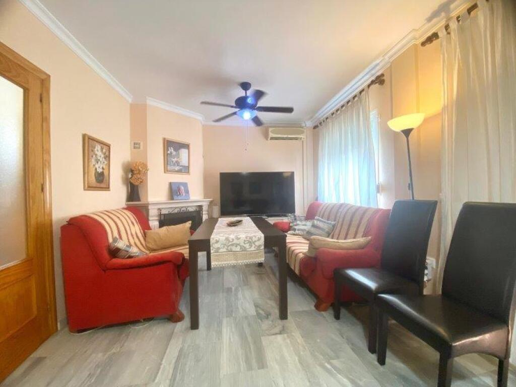 Imagen 2 de ENCANTADOR CHALET ADOSADO DE ESQUINA EN MALAGA Imagen 2 de ENCANTADOR CHALET ADOSADO DE ESQUINA EN MALAGA