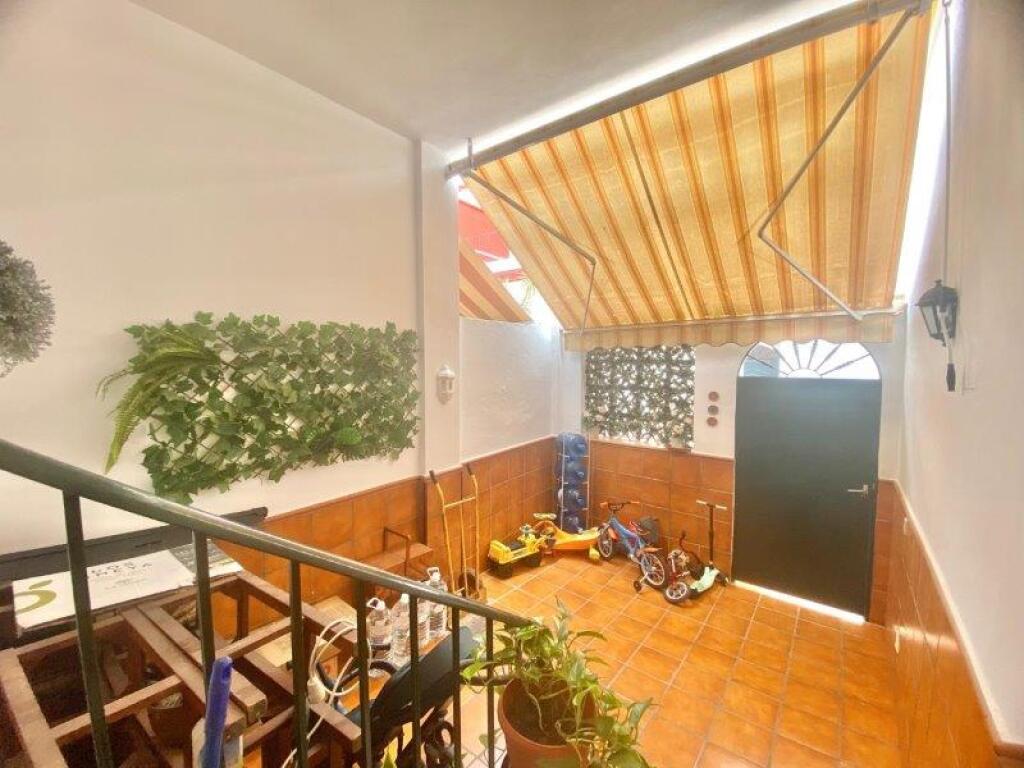 Imagen 3 de ENCANTADOR CHALET ADOSADO DE ESQUINA EN MALAGA Imagen 3 de ENCANTADOR CHALET ADOSADO DE ESQUINA EN MALAGA