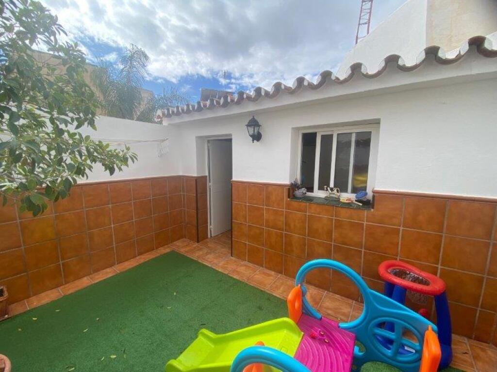 Imagen 4 de ENCANTADOR CHALET ADOSADO DE ESQUINA EN MALAGA Imagen 4 de ENCANTADOR CHALET ADOSADO DE ESQUINA EN MALAGA