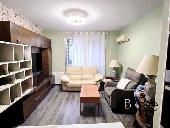 Imagen 2 de ¡EN VENTA! PISO CON 2 PLAZAS DE GARAJE Y TRASTERO EN VILLANUEVA DE LA CAÑADA. (MADRID)