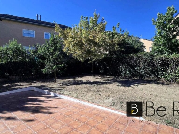 Imagen 2 de ¡EN ALQUILER! EXCELENTE CHALET PAREADO CON PARCELA DE 500M2 Y PISCINA COMUNITARIA EN LAS INFANTAS VALDEMORILLO