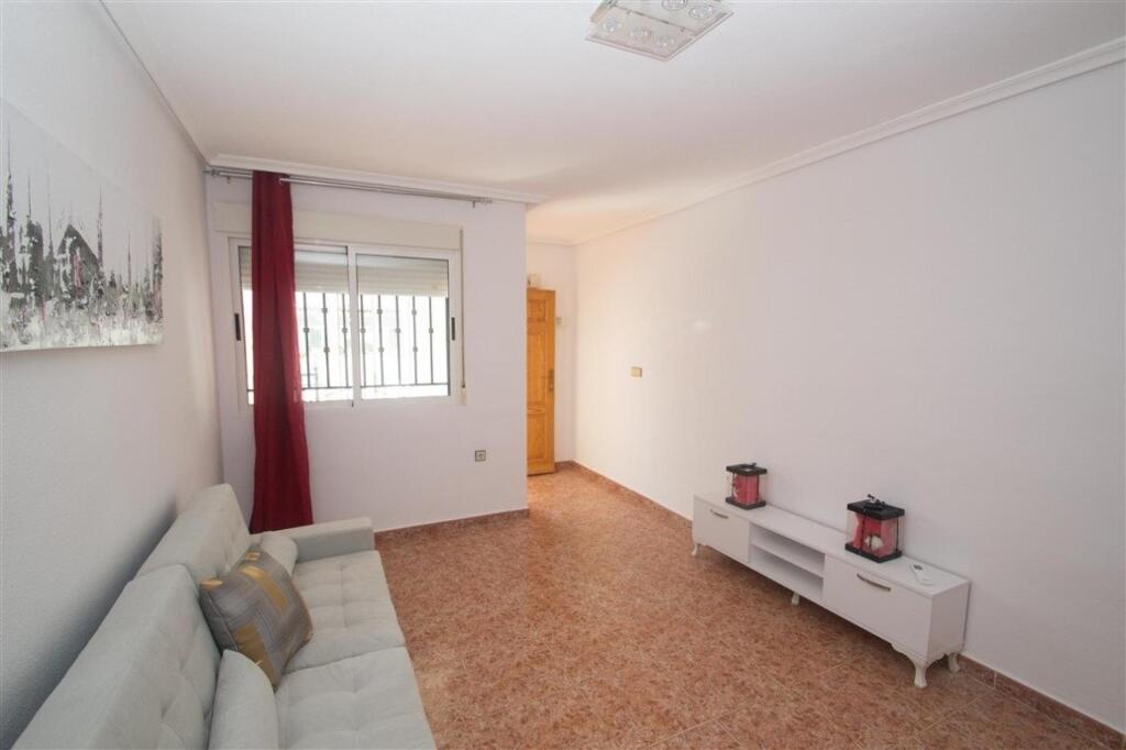 Imagen 2 de Bungalow en planta baja con jardín y piscina comunitaria en Entre Naranjos-Sin Comisión Imagen 2 de Bungalow en planta baja con jardín y piscina comunitaria en Entre Naranjos-Sin Comisión