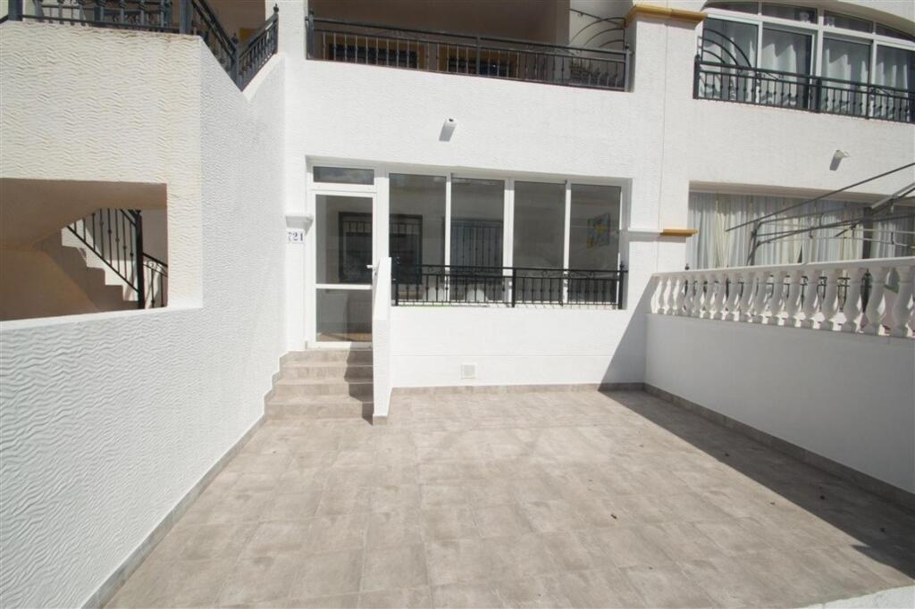 Imagen 3 de Bungalow en planta baja con jardín y piscina comunitaria en Entre Naranjos-Sin Comisión Imagen 3 de Bungalow en planta baja con jardín y piscina comunitaria en Entre Naranjos-Sin Comisión