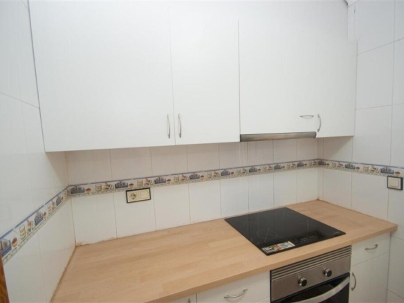 Imagen 4 de Bungalow en planta baja con jardín y piscina comunitaria en Entre Naranjos-Sin Comisión