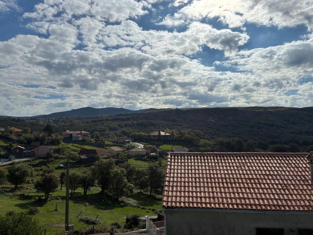 Imagen 3 de CHALET EN A LAMA