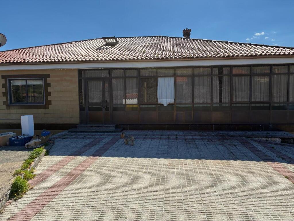 Imagen 4 de CHALET EN A LAMA