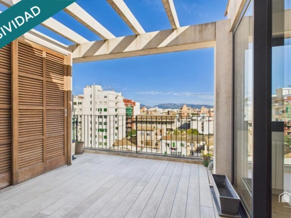 Imagen 2 de Ático reformado con terraza y vistas despejadas - C/ Joan Munar - Palma