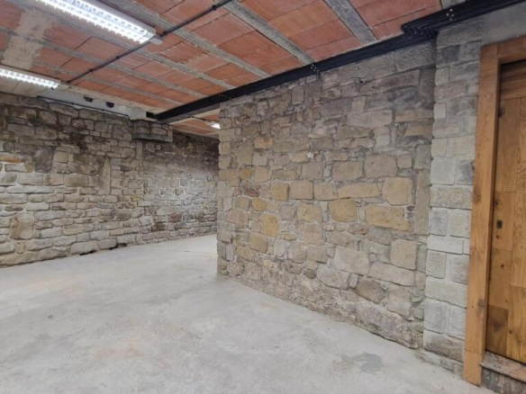 Imagen 2 de LOCAL COMERCIAL EN ALQUILER POR ZONA PLANA DE L'OM DE MANRESA