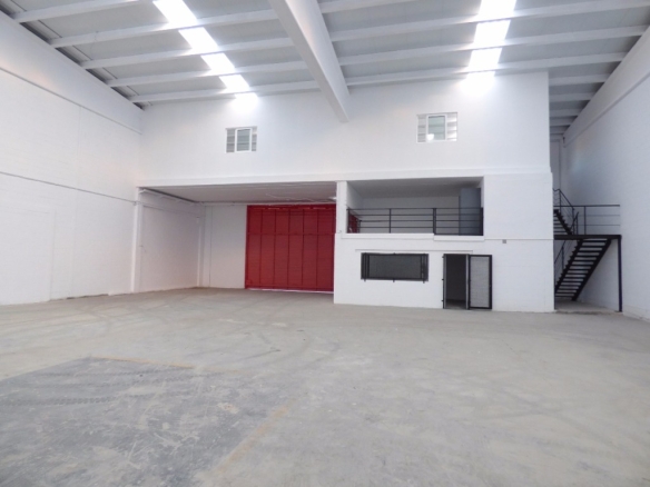 Imagen 2 de NAVE SEMINUEVA EN VENTA EN SANT VICENÇ DE CASTELLET PARA INVERSORES