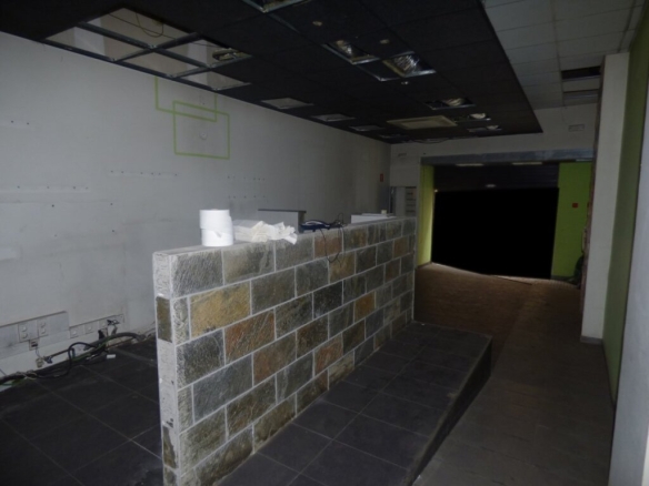 Imagen 2 de LOCAL COMERCIAL IDEAL PARA RESTAURACIÓN EN ALQUILER EN LA ZONA DE ÀNGEL GUIMERÀ DE MANRESA
