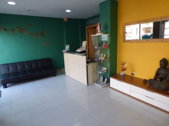 Imagen 1 de LOCAL COMERCIAL REFORMADO EN ALQUILER EN LA FONT DELS CAPELLANS DE MANRESA