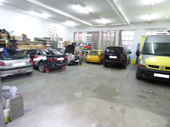 Imagen 2 de NAVE INDUSTRIAL EN VENTA EN EL CASCO URBANO DE MANRESA APTA PARA EDIFICAR