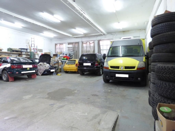 Imagen 4 de NAVE INDUSTRIAL EN VENTA EN EL CASCO URBANO DE MANRESA APTA PARA EDIFICAR