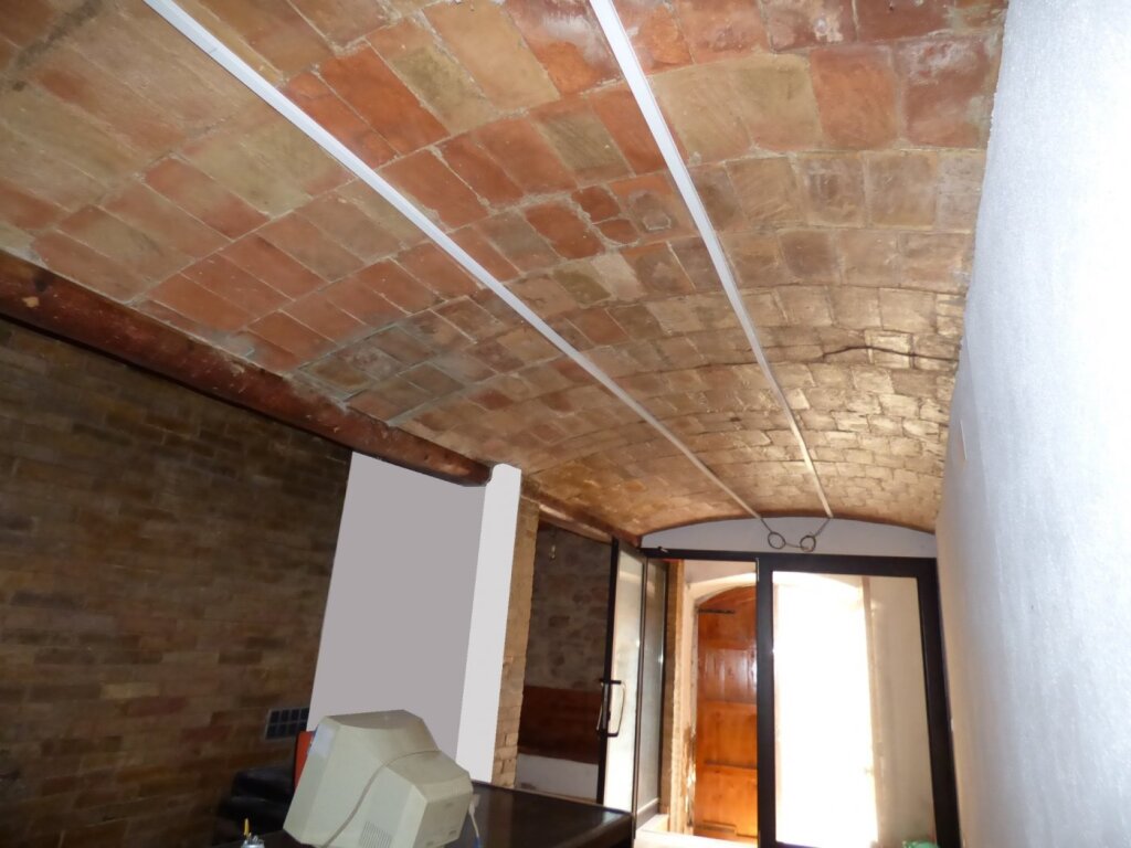 Imagen 3 de LOCAL A PIE DE CALLE Y REFORMADO EN VENTA EN SURIA