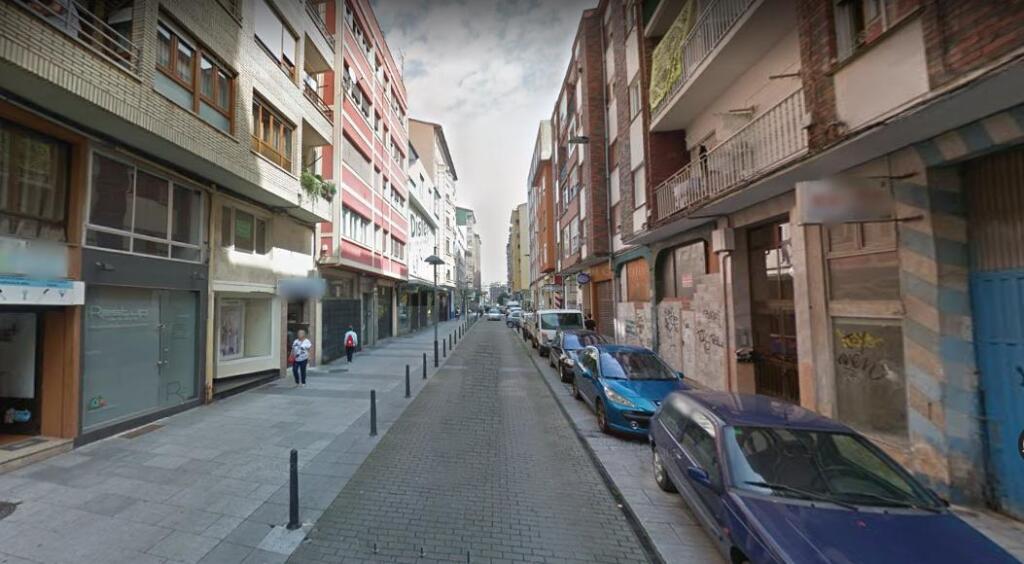 Imagen 2 de Edificio comercial en Torrelavega