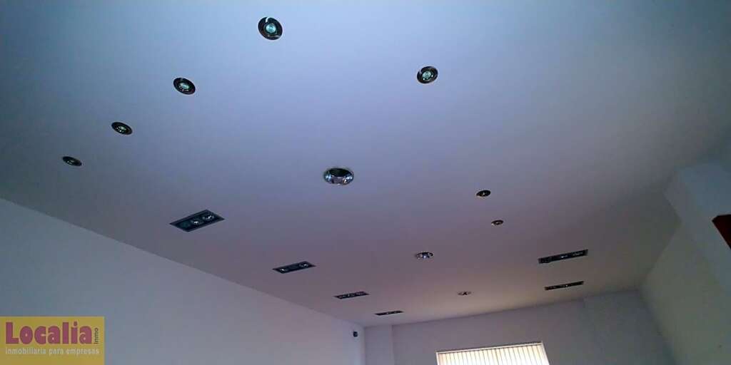 Imagen 3 de Amplio local para tus oficinas en el centro de Torrelavega