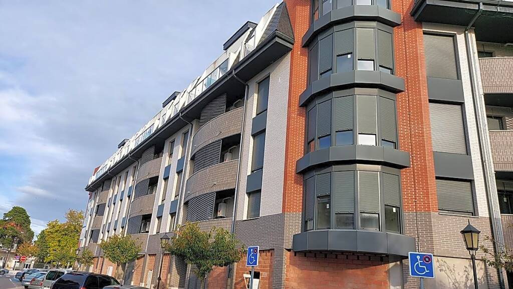 Imagen 2 de OPORTUNIDAD Gran local en el centro de Colindres Imagen 2 de OPORTUNIDAD Gran local en el centro de Colindres