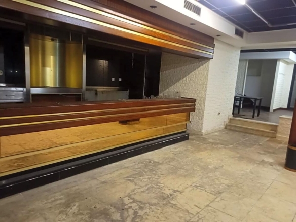 Imagen 4 de Local de 1600m² junto al centro de Santander