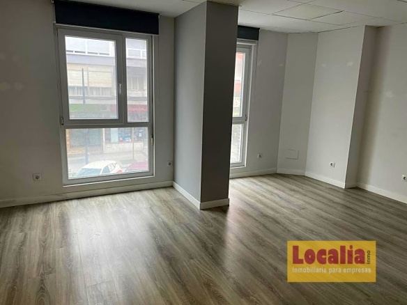 Imagen 2 de Oficina en edificio profesional en Torrelavega