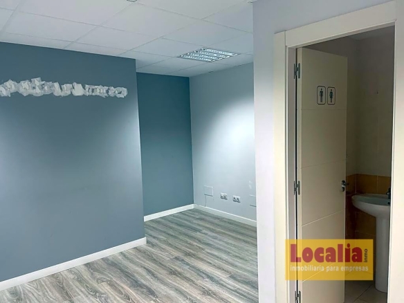 Imagen 3 de Oficina en edificio profesional en Torrelavega