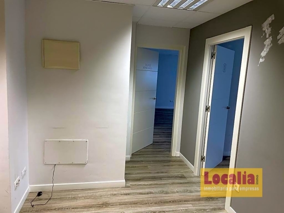 Imagen 4 de Oficina en edificio profesional en Torrelavega
