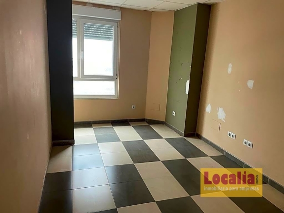 Imagen 2 de Oficina en edificio profesional en Torrelavega