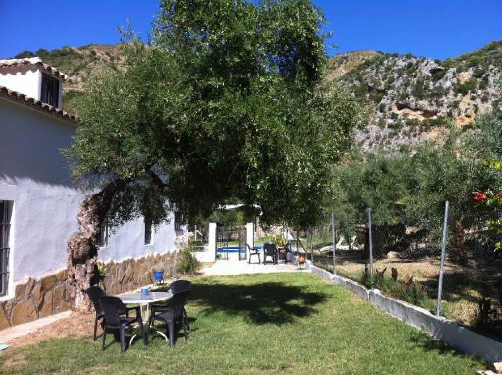 Imagen 2 de Casa de campo-Masía en Venta en Zahara De La Sierra Cádiz
