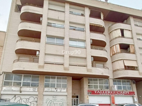 Imagen 2 de LOCAL COMERCIAL A  PIE DE CALLE EN PARDINYES