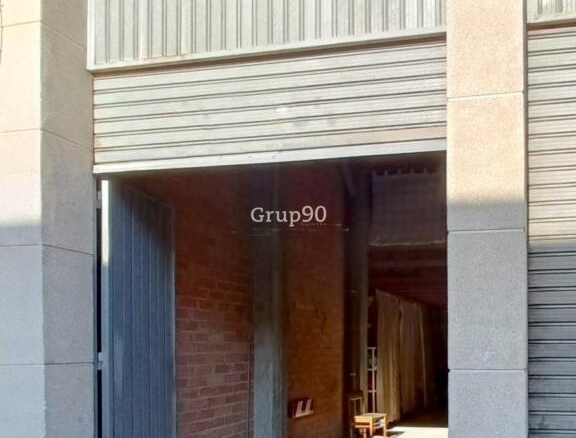 Imagen 2 de ¡Oportunidad Única! Práctico almacén a pie de calle en la mejor ubicación de La Bordeta.