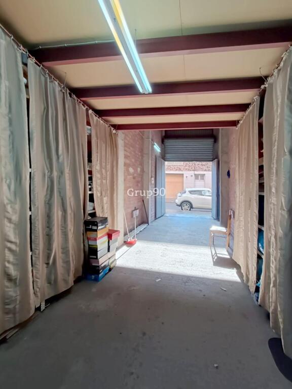 Imagen 3 de ¡Oportunidad Única! Práctico almacén a pie de calle en la mejor ubicación de La Bordeta.