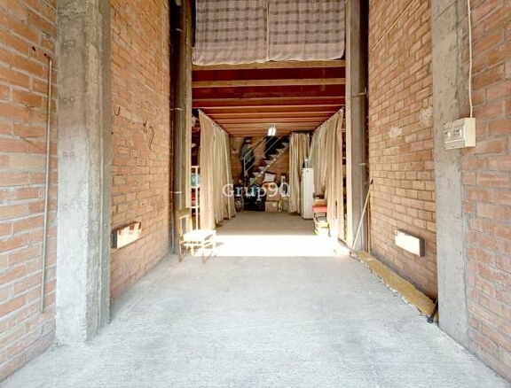 Imagen 1 de ¡Oportunidad Única! Práctico almacén a pie de calle en la mejor ubicación de La Bordeta.