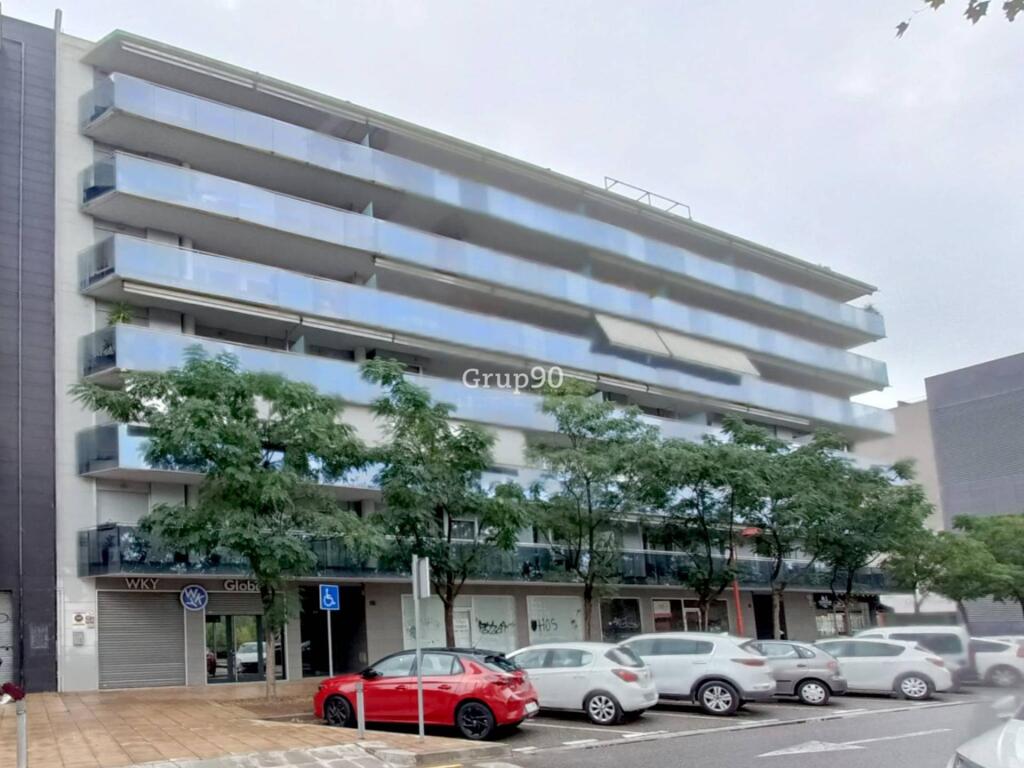 Imagen 2 de ¡El local de tus sueños te espera en Cappont!