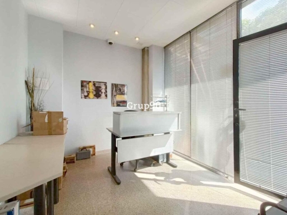 Imagen 2 de Local comercial a pie de calle de 240m2 en Zona Instituts