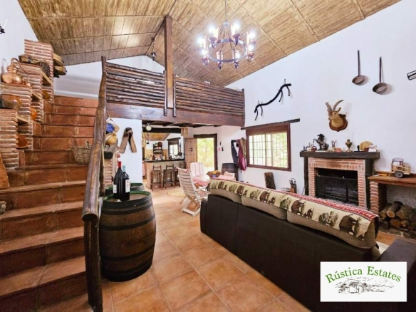 Imagen 3 de Casa de campo-Masía en Venta en Jubrique Málaga