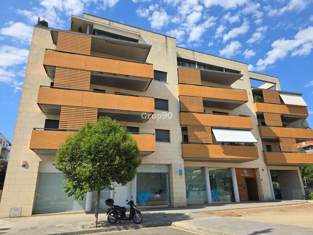 Imagen 2 de ¡SE ALQUILA LOCAL EN LA ZONA ALTA DE LLEIDA!