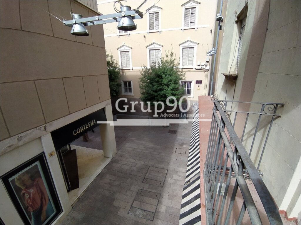 Imagen 4 de ATENCIÓN INVERSORES!! EDIFICIO EN EL EIX COMERCIAL Imagen 4 de ATENCIÓN INVERSORES!! EDIFICIO EN EL EIX COMERCIAL