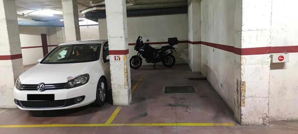 Imagen 1 de ¡GANGA! PARKING PARA COCHE MEDIANO EN LA FONT DELS CAPELLANS