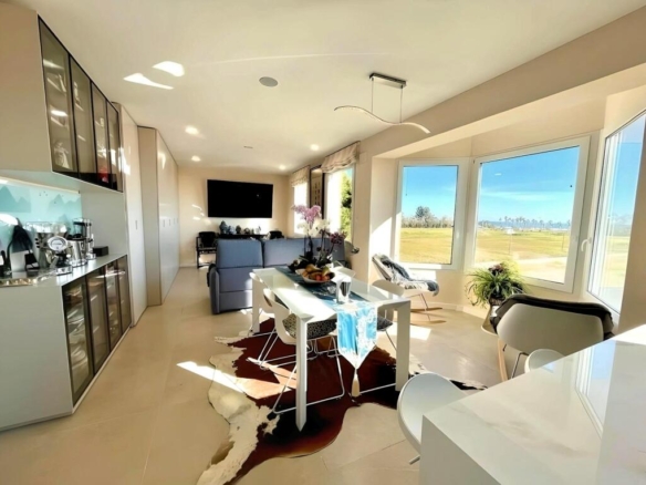 Imagen 2 de Magnífico piso en primera línea de la playa de Burriana