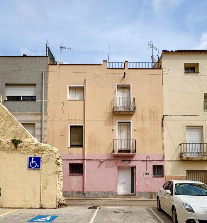 Imagen 1 de Gran casa de pueblo a dos calles en el centro