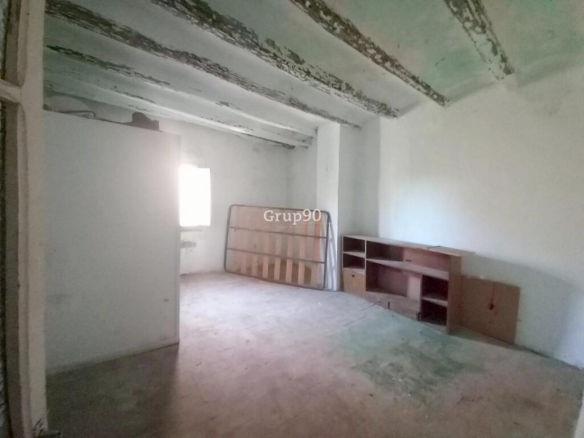 Imagen 4 de ¡CASA DE PUEBLO EN CERVERA CON GRAN POTENCIAL!