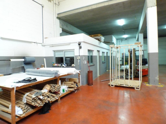 Imagen 3 de NAVE EN VENTA EN SANT VICENÇ DE CASTELLET - POLIGONO LES VIVES