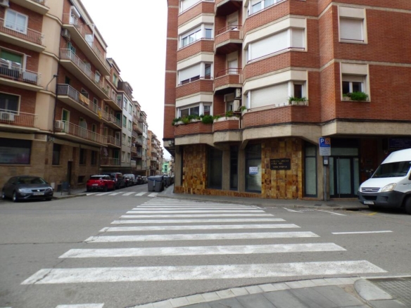 Imagen 2 de Local comercial esquinero en la zona de Poble Nou
