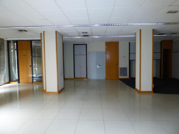 Imagen 4 de Local comercial esquinero en la zona de Poble Nou