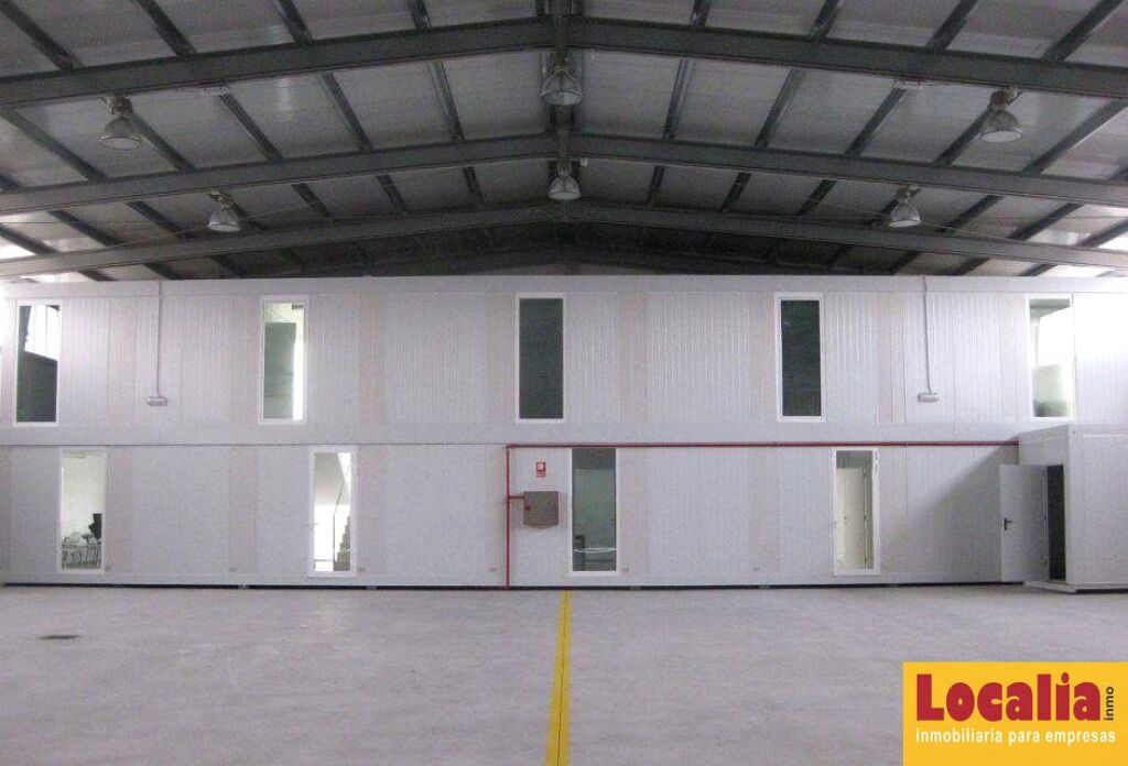Imagen 3 de Estupenda y amplia nave en alquiler en Santander.