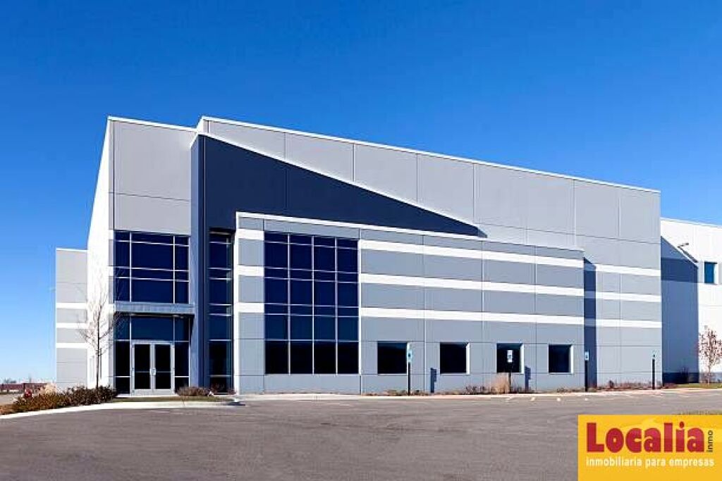Imagen 1 de Estupenda y amplia nave en alquiler en Santander.