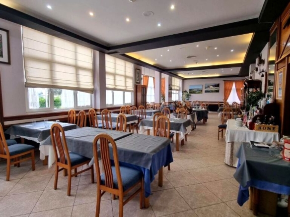 Imagen 2 de Estupendo restaurante con terraza. Soto de la Marina