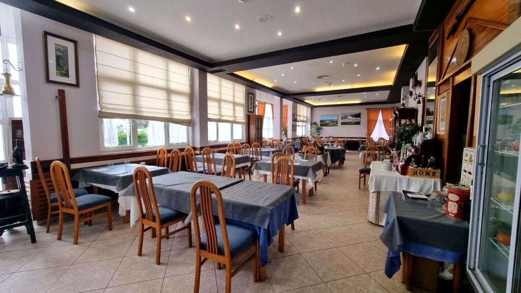 Imagen 2 de Estupendo restaurante con terraza. Soto de la Marina