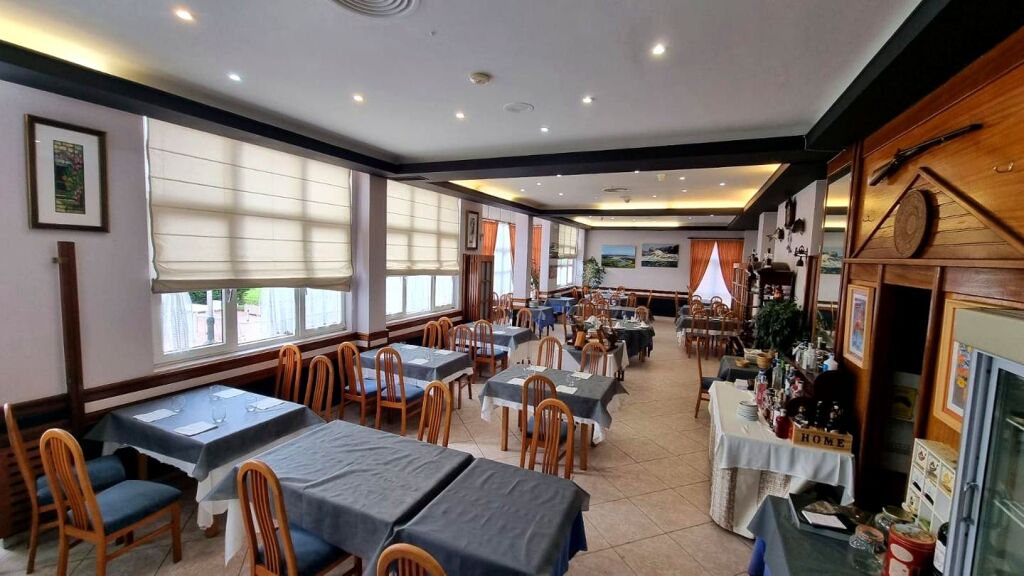 Imagen 3 de Estupendo restaurante con terraza. Soto de la Marina