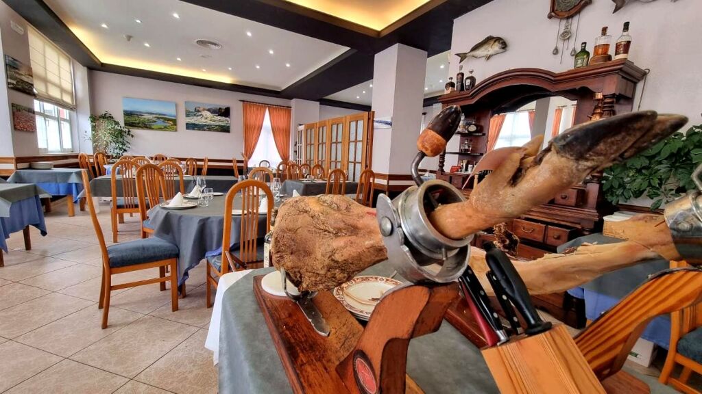 Imagen 4 de Estupendo restaurante con terraza. Soto de la Marina