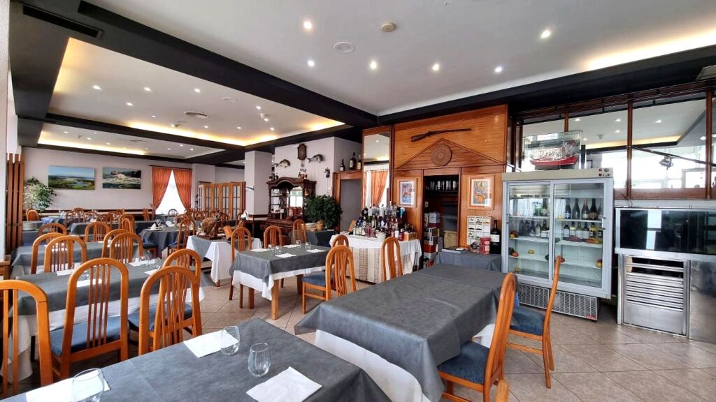 Imagen 1 de Estupendo restaurante con terraza. Soto de la Marina